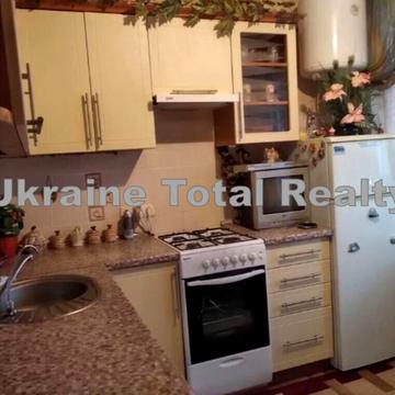 Миколи Ушакова вул., 4