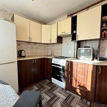 Оренда 2-кімнатної квартири в будинку приватного типу з територією