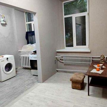 Продам 2 ку у центрі Баварія, сталінка