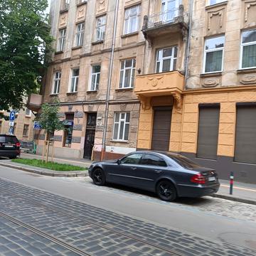 Степана Бандери вул. (), 47