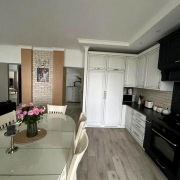 Весняна вул., 10