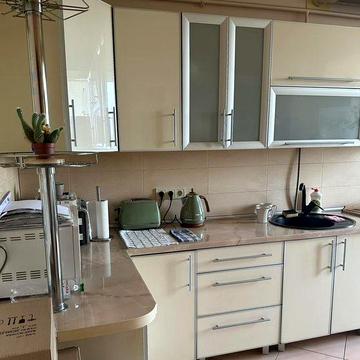 Терміново здається 2 км кварт Хотинська, вільна, ключі!