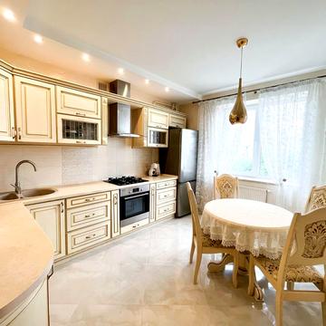 Пасічна вул., 171