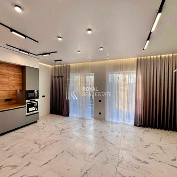 Івана Франка вул., 1