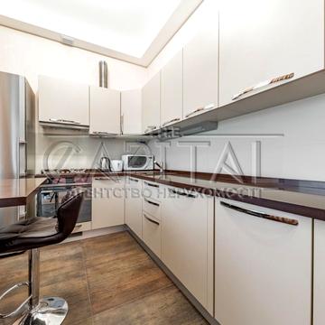 Костельна вул., 10