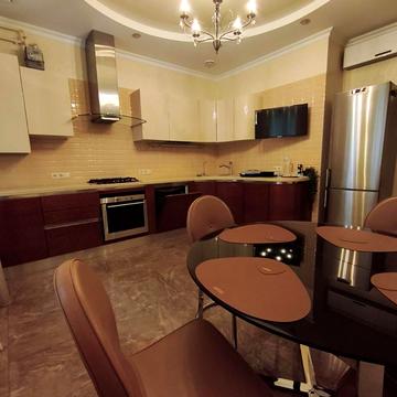 Святослава Караванського вул. (Жуковського), 10