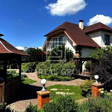 Якісний будинок з гаражем з ремонтом м. Бородянка