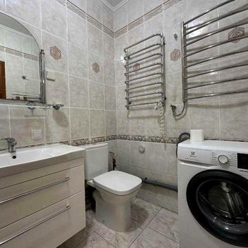 Гарна квартира біля міського озера 2 поверх