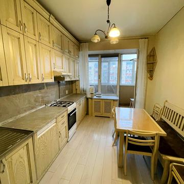 Тополина вул., 16