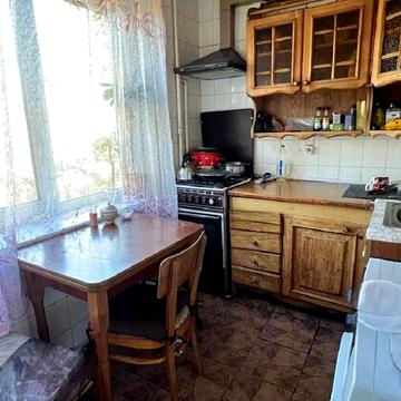 Юності вул., 4