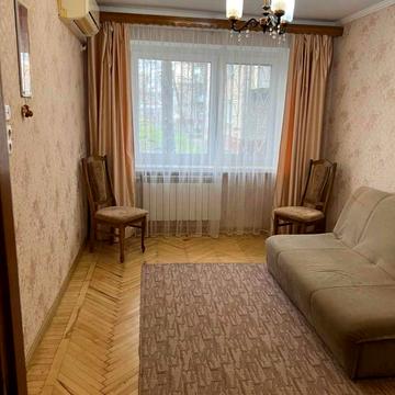 Дванадцятого Квітня вул., 26