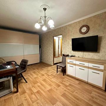 Янтарна вул., 42