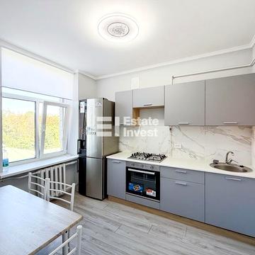 Куликівський узвіз (Революції), 13