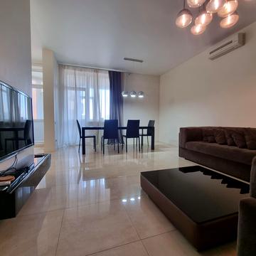 Лесі Українки бульв., 7-Б