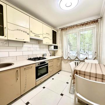 Зубрівська вул., 23