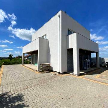 Сучасний будинок в Молодіжному