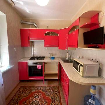 Продажа 3 к. квартиры, на втором этаже, с мебелью и техникой LIVE