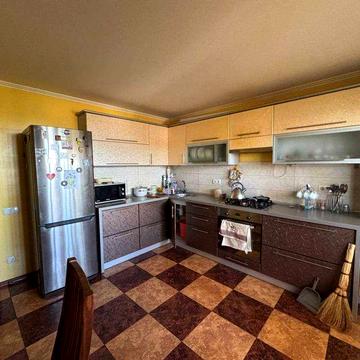 Продам 2 кімнатну квартиру в тихому районі Грушевського