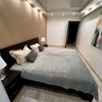 Без ріелтора!!! Продам 3-к квартиру -студію Центр 3/9 будинку з меблям