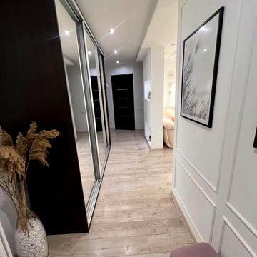 Без ріелтора!!! Продам 3-к квартиру -студію Центр 3/9 будинку з меблям