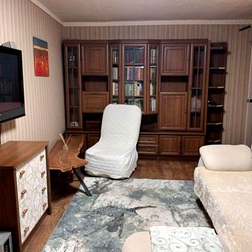 Тепла 2-кімнатна квартира, район вул. Янгеля, побутова техніка, меблі.