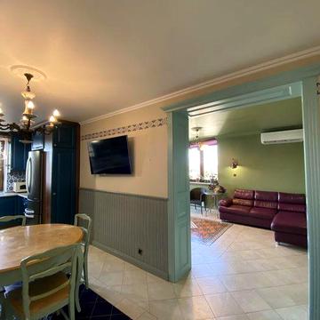 ТРЕХКОМНАТНАЯ в СВЕТЛОМ пер. в новом кирпичном доме рядом с парком