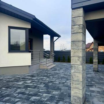 Новий будинок с.Остриця