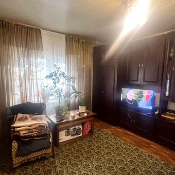 Єдності вул., 1