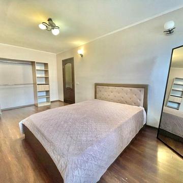 Продається 1-кімнатна квартира з ремонтом вул. Симферопольська, 11.