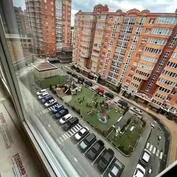 Продам 3к. квартиру з частковим ремонтом ЖК Карат