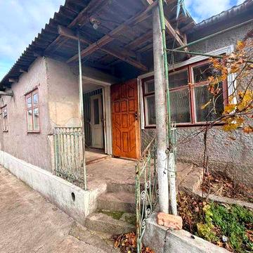 Продам недорого дом в Александровке в удачном месте