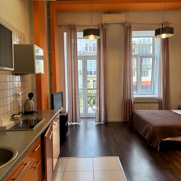 Саксаганського вул., 12