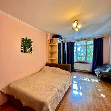 Продам 3-х ком. просторную квартиру// СК Стикон //на ул. Бреуса