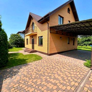 Будинок з ремонтом в селі Дмитрівка, 18 км до ст метро Житомирська.