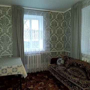 Здається пів будинку р-н школи 12, охайний,всі зручності,двір для авто