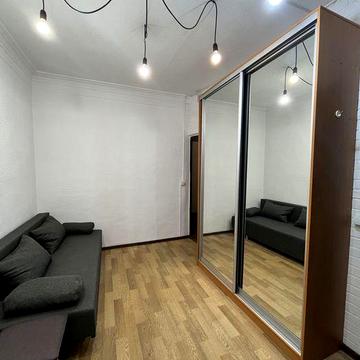 Сдам Студию на Пр Героев Сталинграда Богдана Хмельницкого