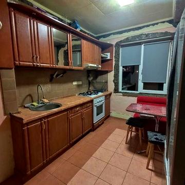 Корольова просп., 4. Три спальні. Газ, низький поверх. На довгий термі