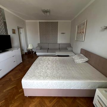 Івана Мазепи вул. (Січневого Повстання), 12-Б