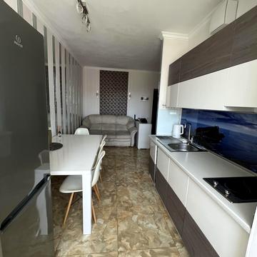 Івана Мазепи вул. (Січневого Повстання), 12-Б