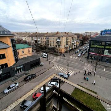 Камянецька вул., 36