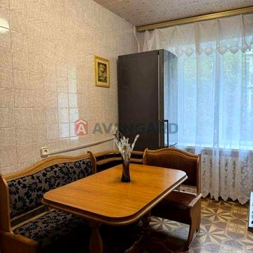 Здається 3-кімнатна ,в низу проспекта Олександра Поля - Шнеєрсона