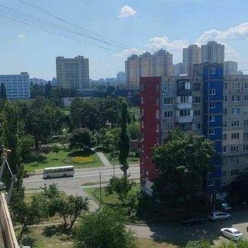 Продається 3-к. квартира по вул. Кіото, 5, біля м.Чернігівська. рк