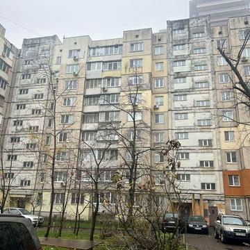 Оболонський пр. 28, двокімнатна квартира біля метро.