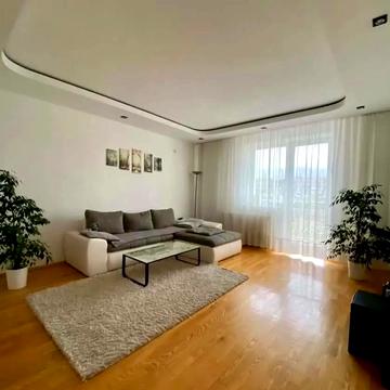 Варшавська вул., 136