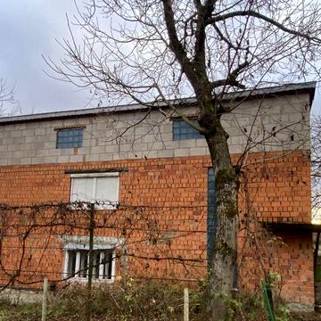 Продаю Будинок поряд з лісом в КАРПАТАХ поряд з кордоном з Європою