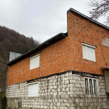 Продаю Будинок поряд з лісом в КАРПАТАХ поряд з кордоном з Європою