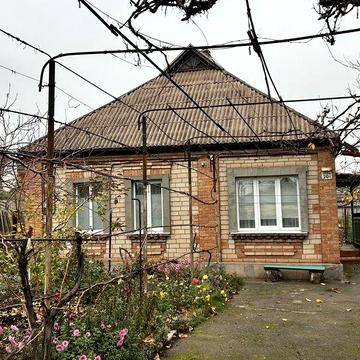 Гарний  великий дім в центрально міському районі