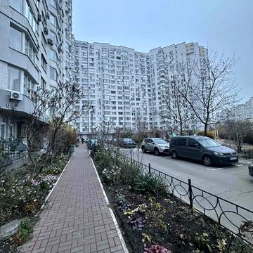 Миколи Бажана просп., 10