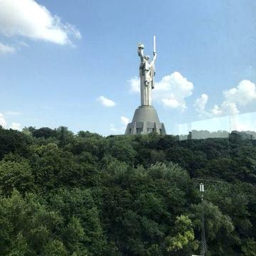 Продаж будинку 490м2 вул.Редутна|вул.Добровольчих Батальйонів м. Київ