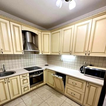 Полтавська вул., 10